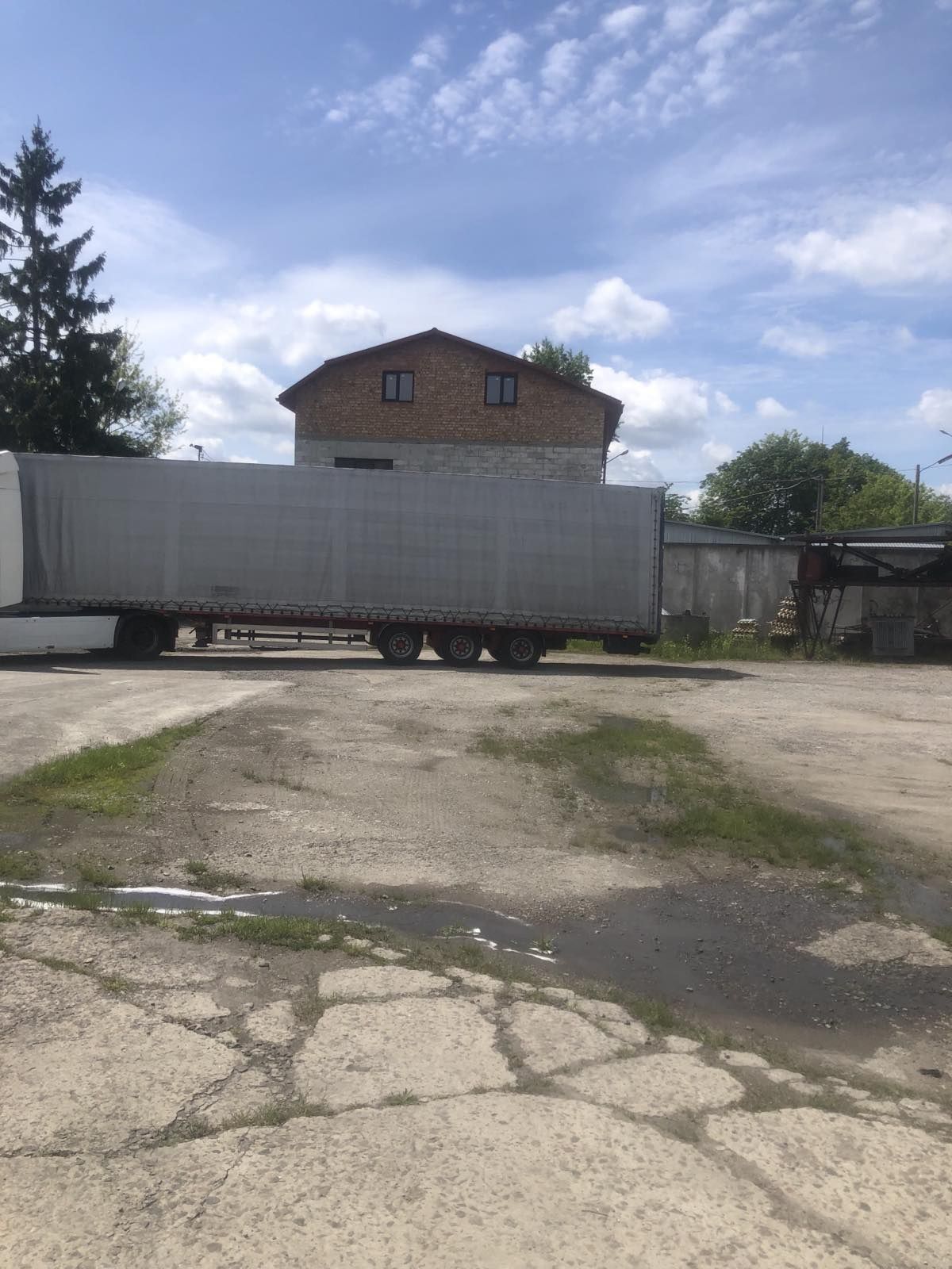 Причіп Fruenhauf бортовий напівпричіп вантажний причіп прицеп
 Модель