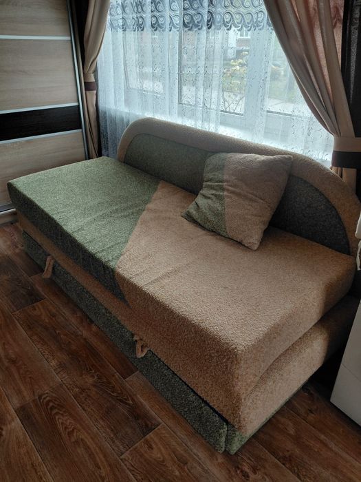 Розкладний диван.