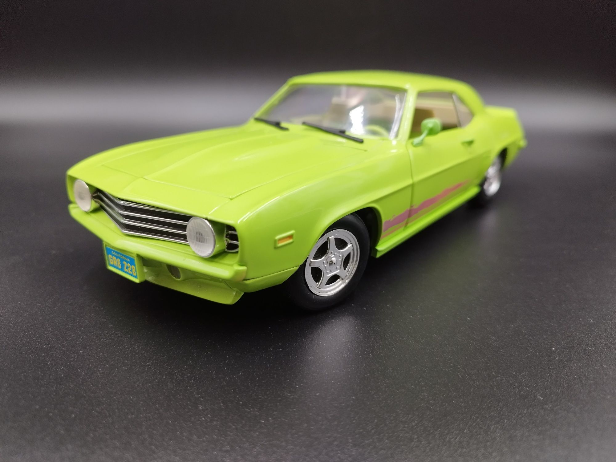 1:18 Ertl 1969 Chevrolet Camaro model