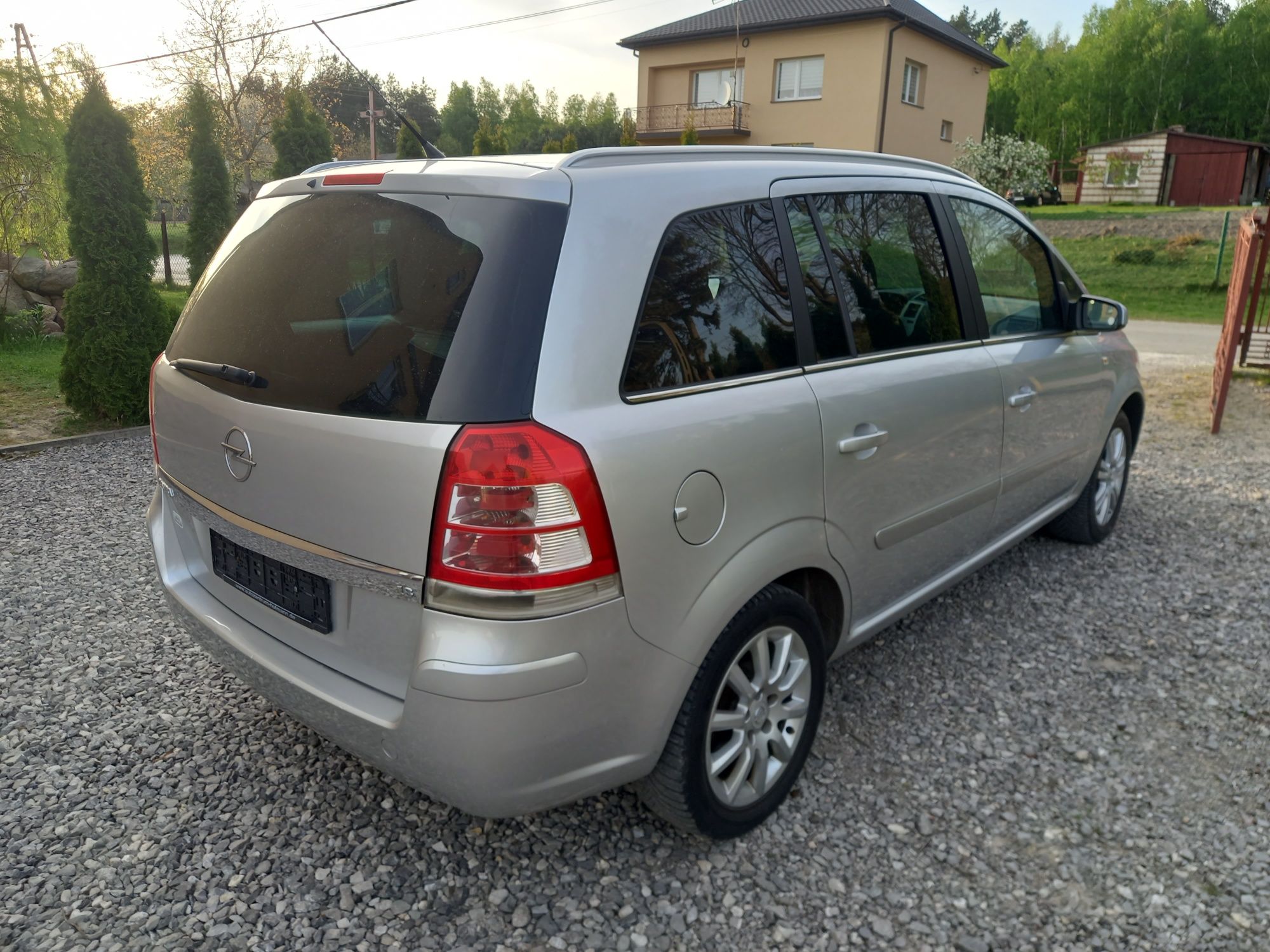 Opel zafira 1.8 benzyna Lift ładny stan