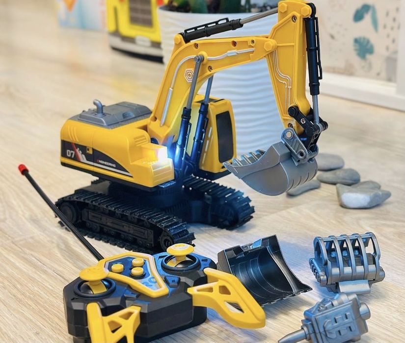 Дитячий екскаватор на пульті з ефектною підсвіткою та рухомим ківшем