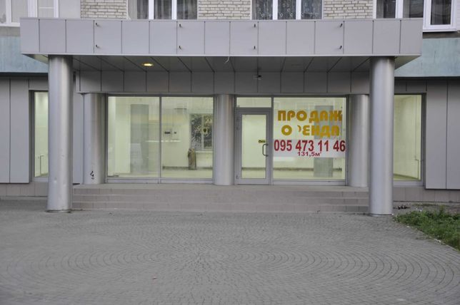 Продаж магазин 131.5 м.кв. з доходом від оренди 39 000 грн. м.Стрий