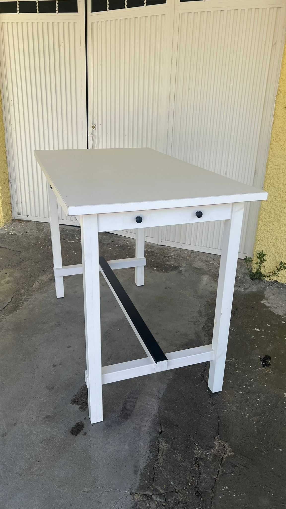 Mesa alta com 2 bancos, IKEA branca, NORDVIKEN