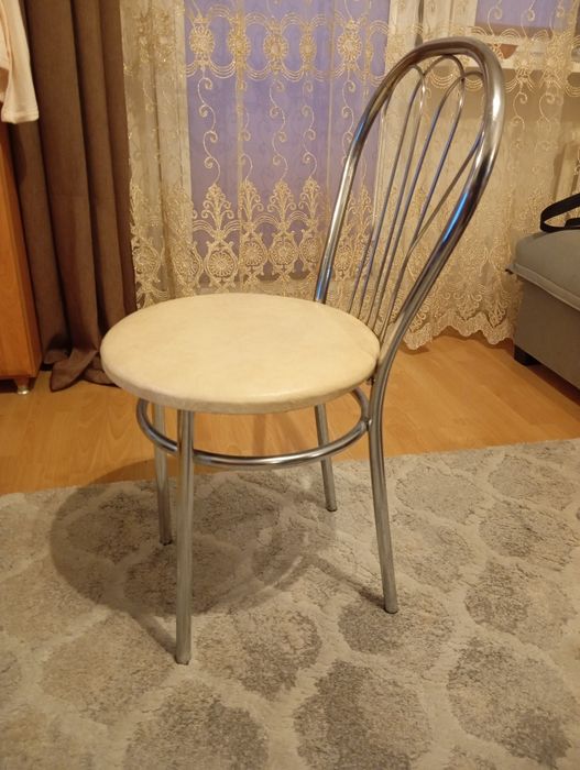 Sprzedam krzesło, stan dobry.