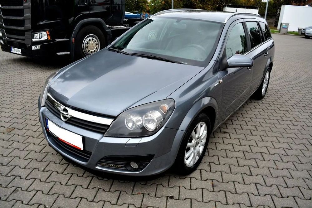 Opel Astra Klimatyzacja, Aluminiowe felgi, Kontrola trakcji, Isofix