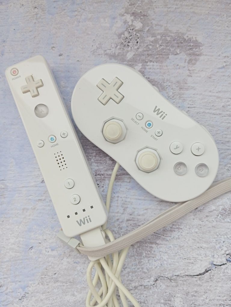 Джойстики Nintendo  Wii Remote (також відомий як Wiimote) оригінал