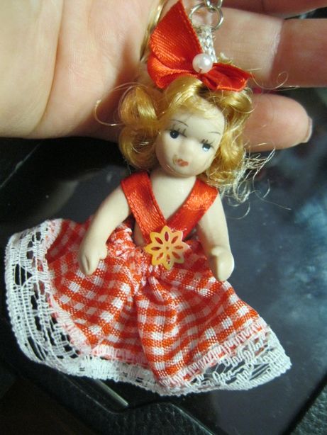 игрушка куколка кукла пупс маленькая керамика платье на присоске