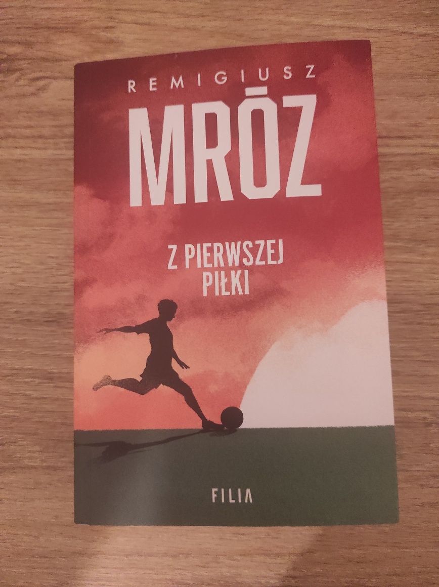 R.Mróz Z pierwszej piłki