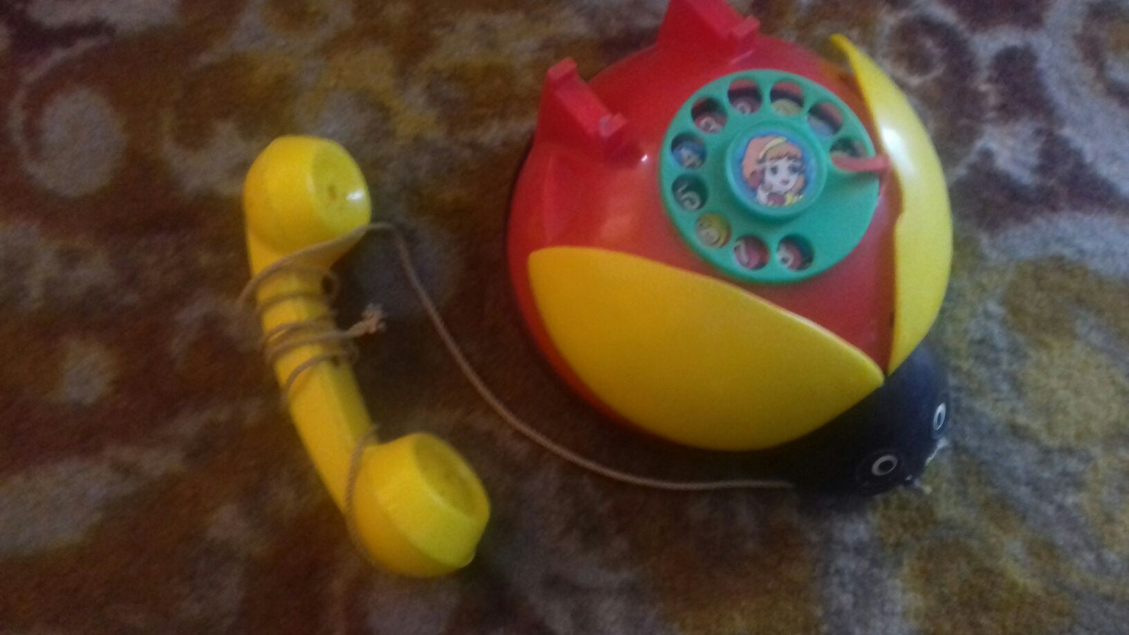 Telefon biedronka na kółkach