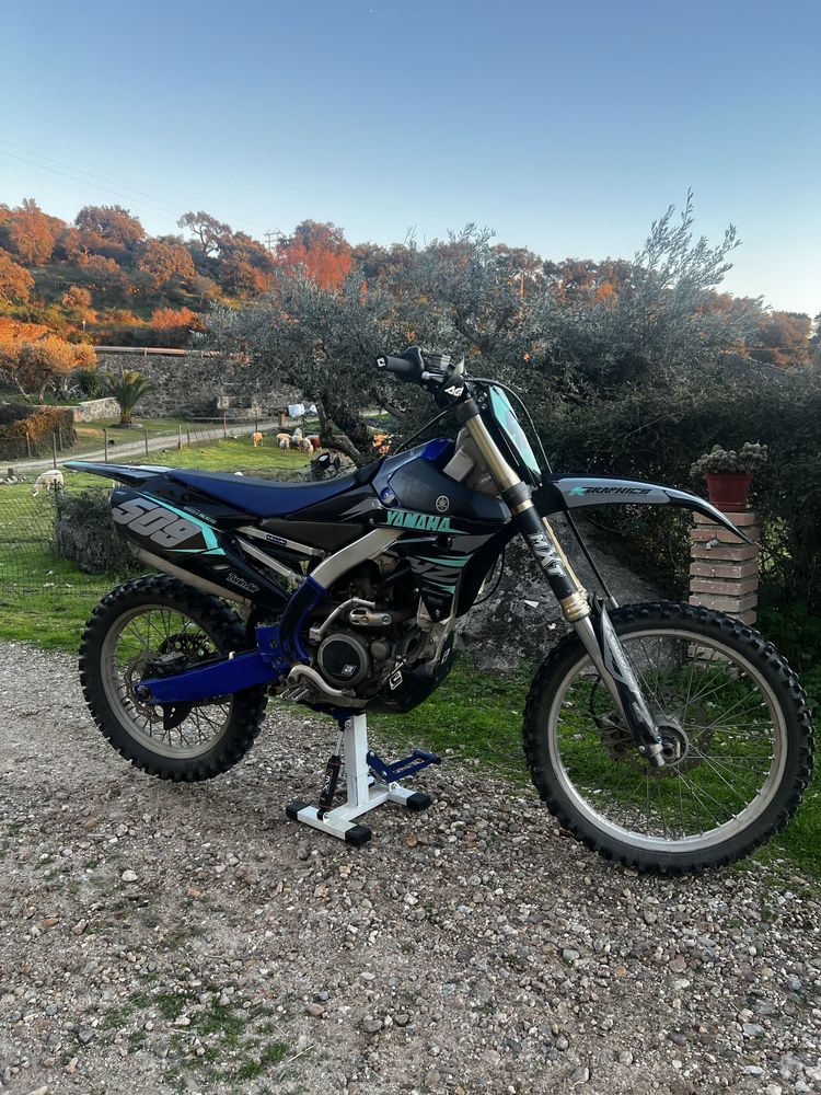 Yamaha yz250f.