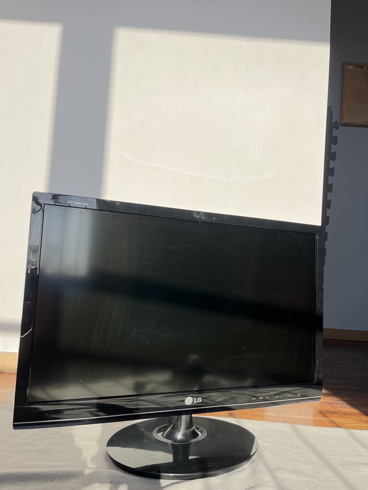 Telewizor LG 27” Cinema 3D TV DM2780D-PZ