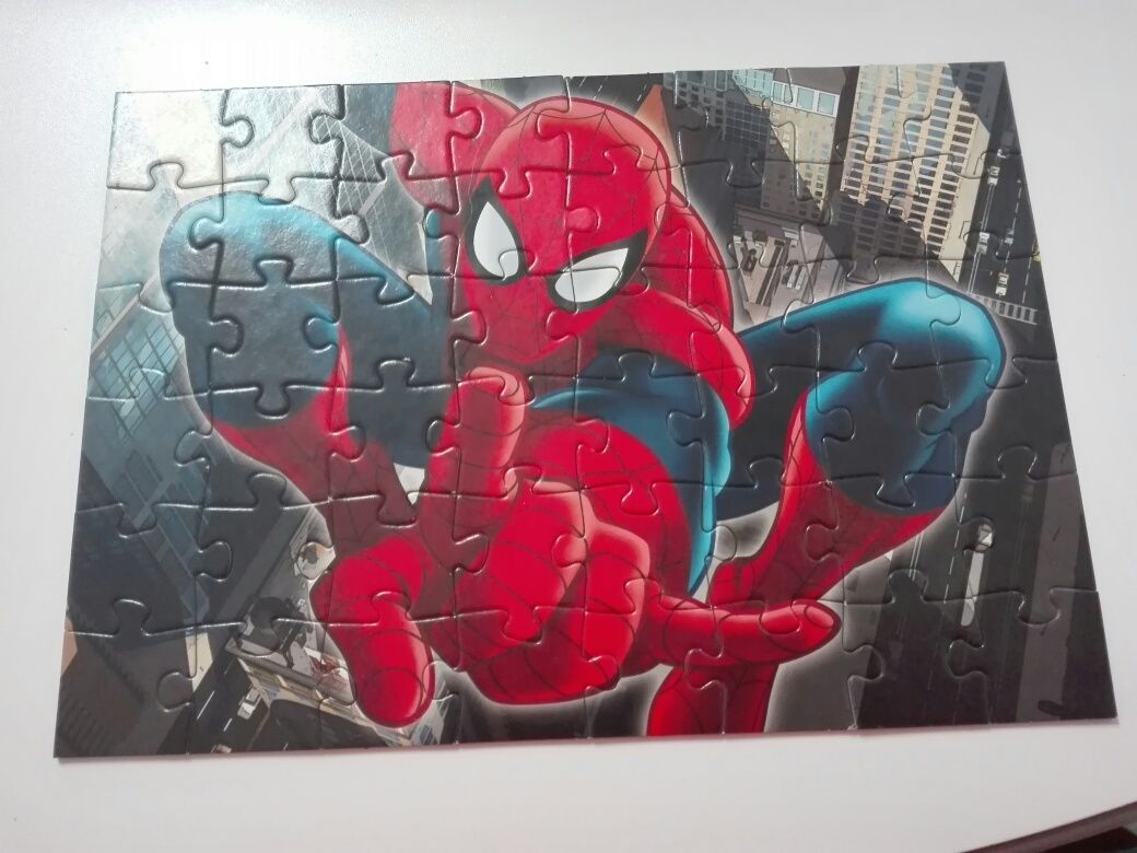 Puzzles 48 peças spiderman/starwars/pooh