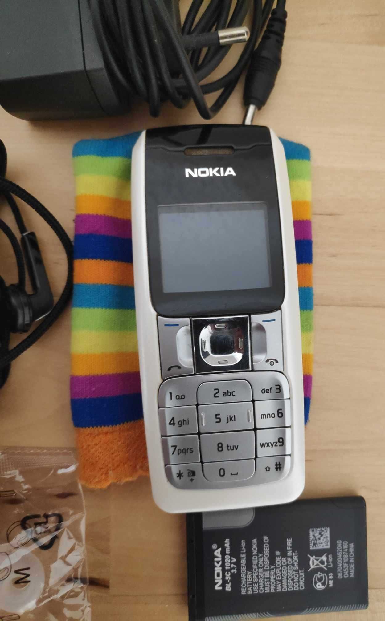 Nokia 2310 + acessórios.