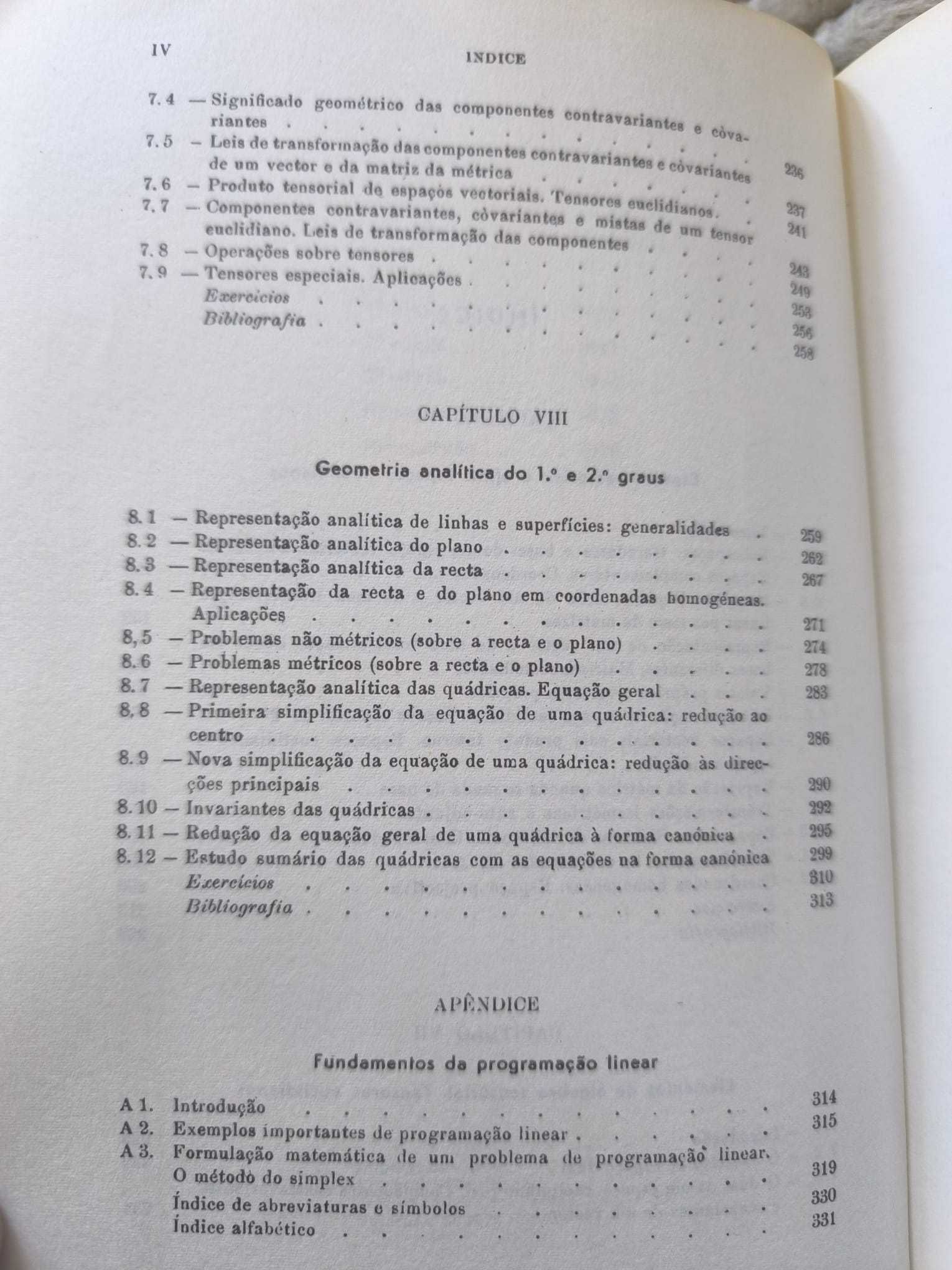 "Introdução à Álgebra Linear e Geometria Analítica" F. R. Dias Agudo