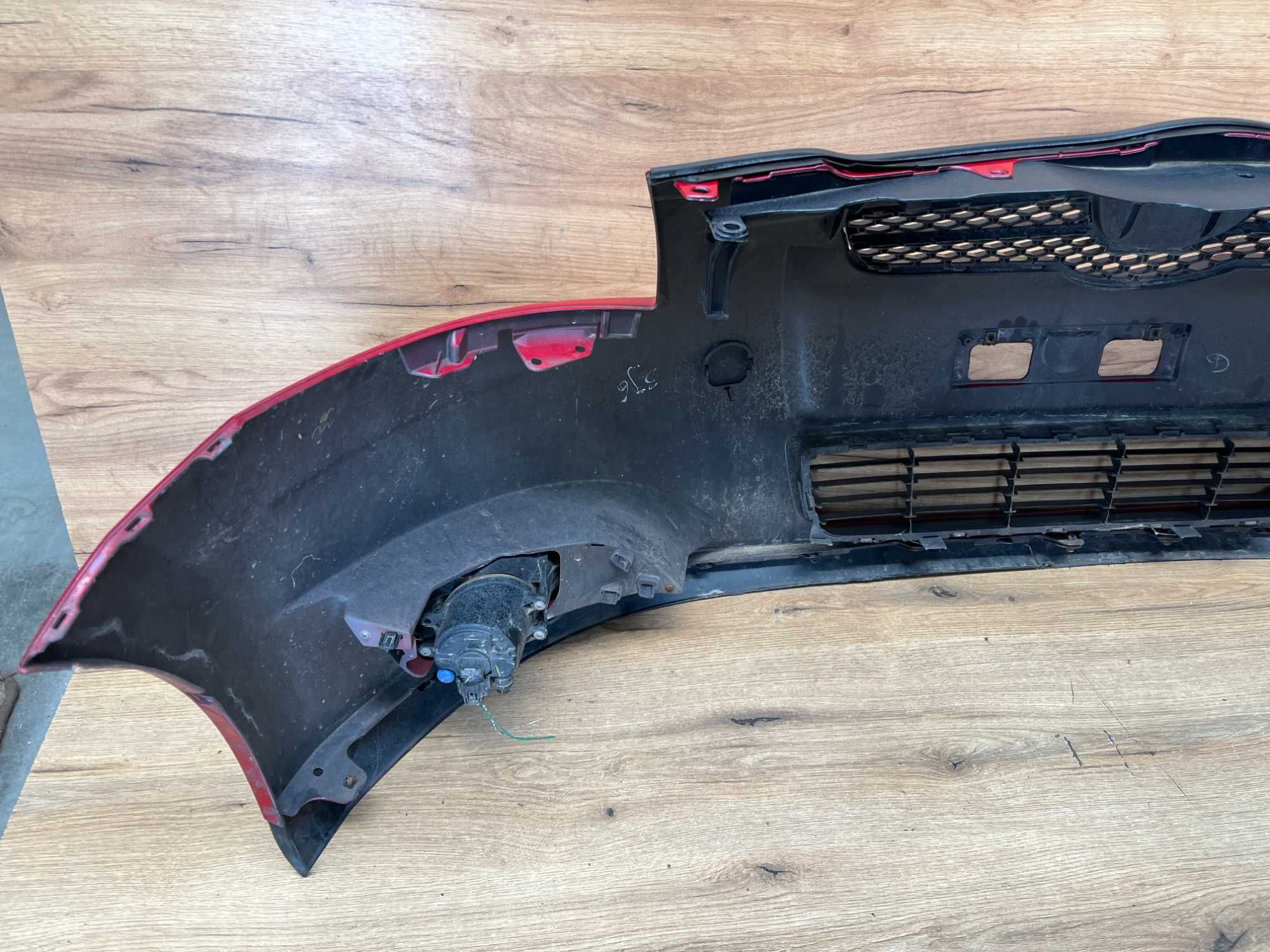 Zderzak przedni Toyota Auris kolor 3j6