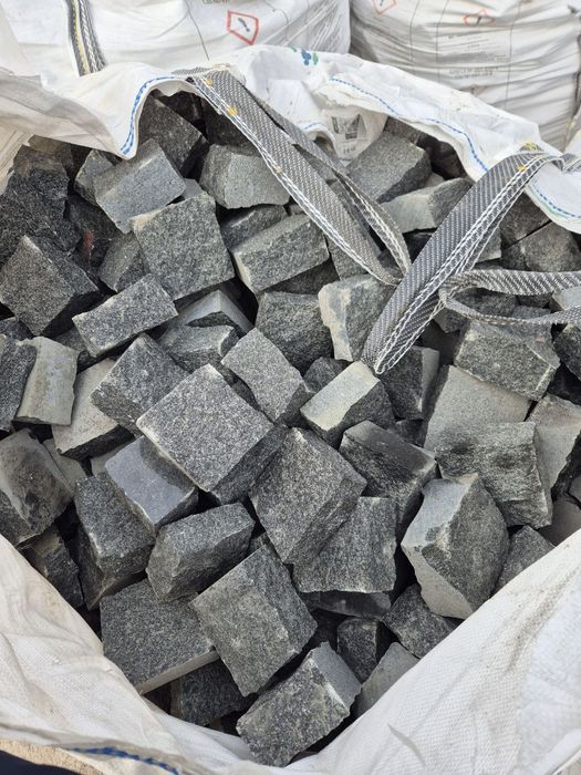 Бруківка гранітна колота габбро