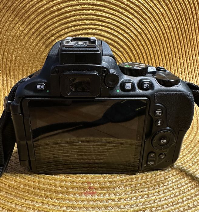 Nikon d5600 + obiektywy 50mm i 18-200