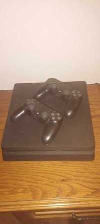 Konsola PlayStation 4 + gry i dwa pady.