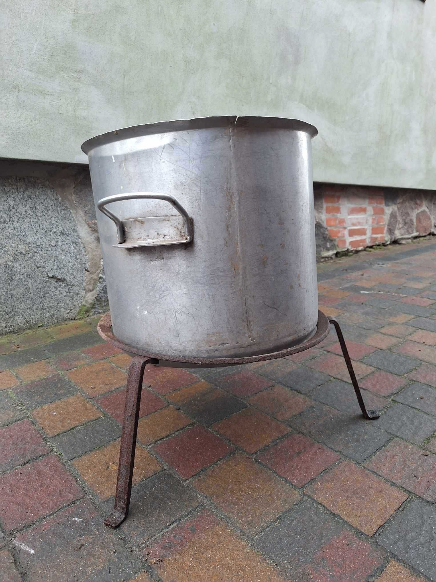 Stary stojak  plus garniec, kociołek.