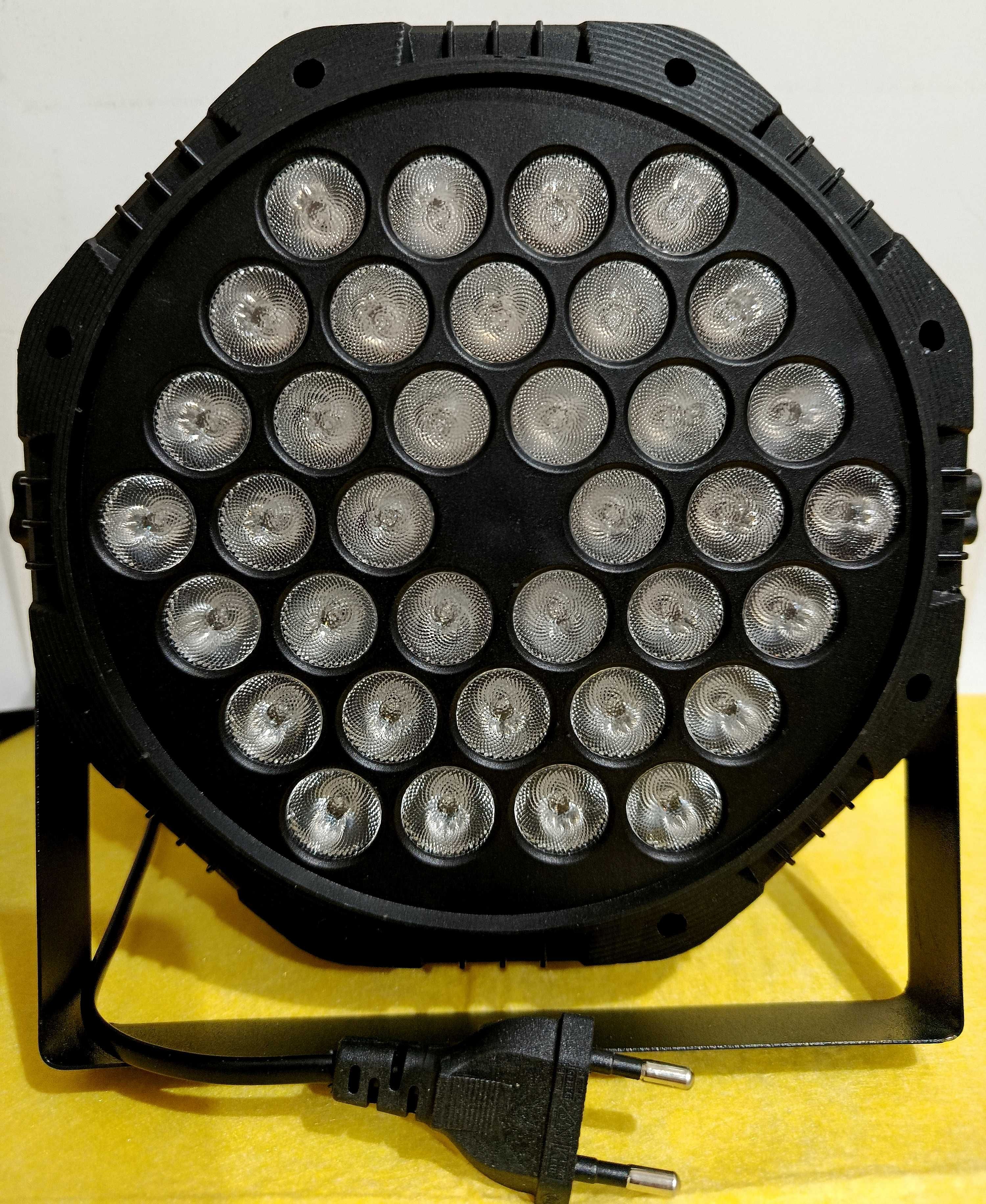 Imprezowy reflektor sceniczny 36 LED.