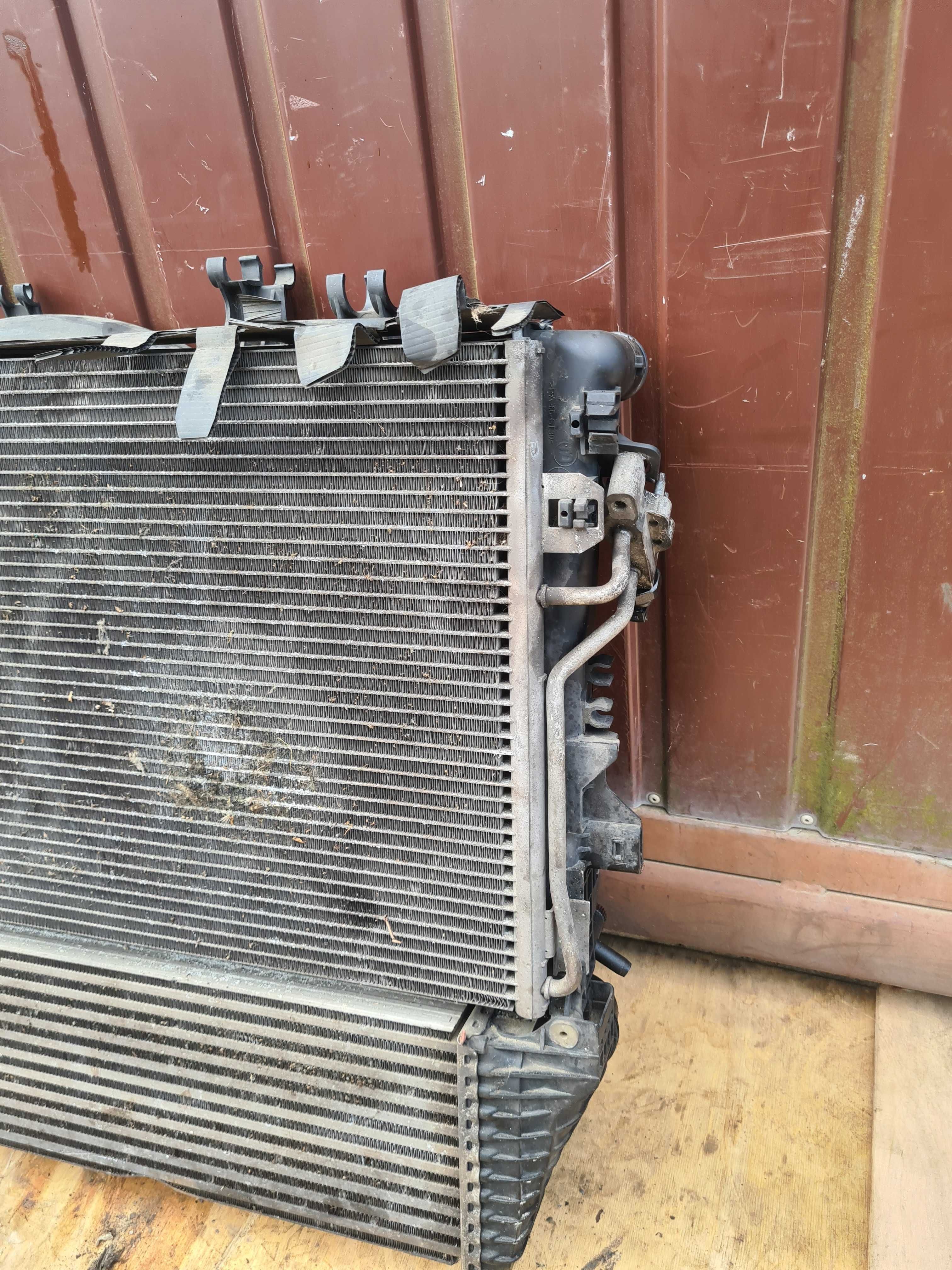 Mercedes Vito 639 3.0 chłodnica wody intercooler obudowa pas przedni