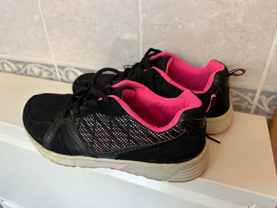 Sapatilhas Pretas / Rosa Nº 38