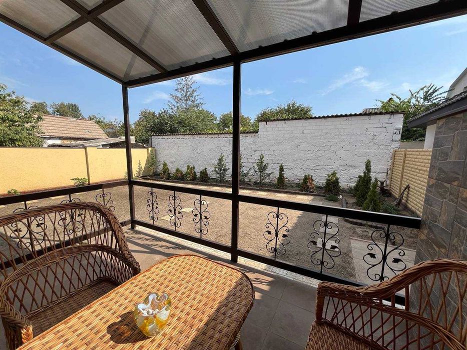 Продам 2-х этажный, современный, дом новой постройки в Центре