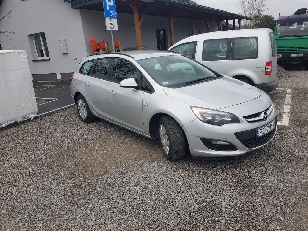 Opel Astra kombi J lV generacja