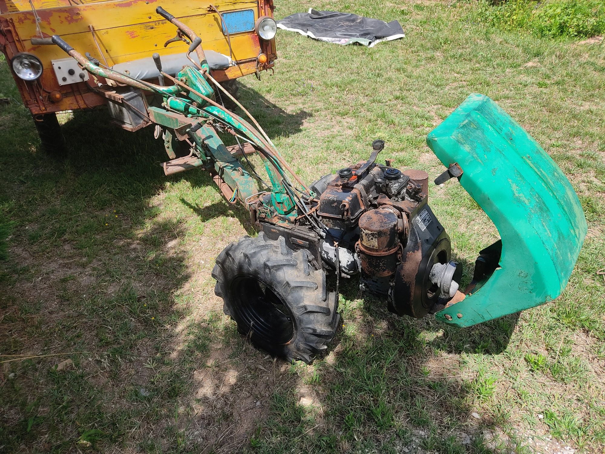Motocultivador com reboque