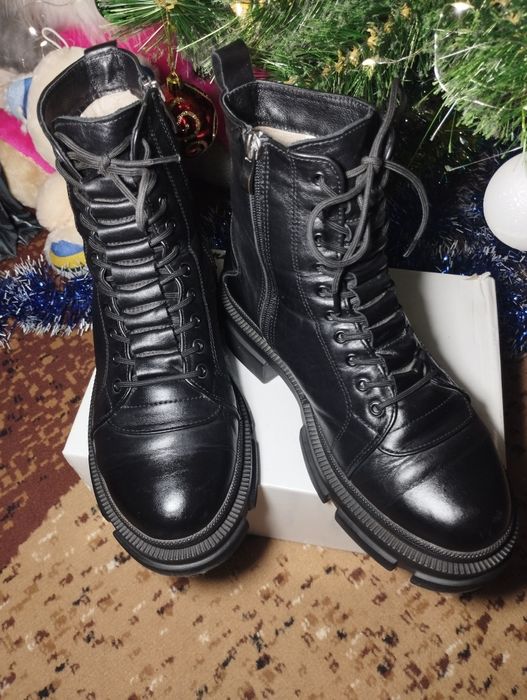 Продам жіночі зимові  кожані ботінки