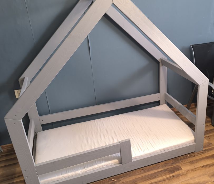 Łóżeczko-domek 160x80, nieużywane