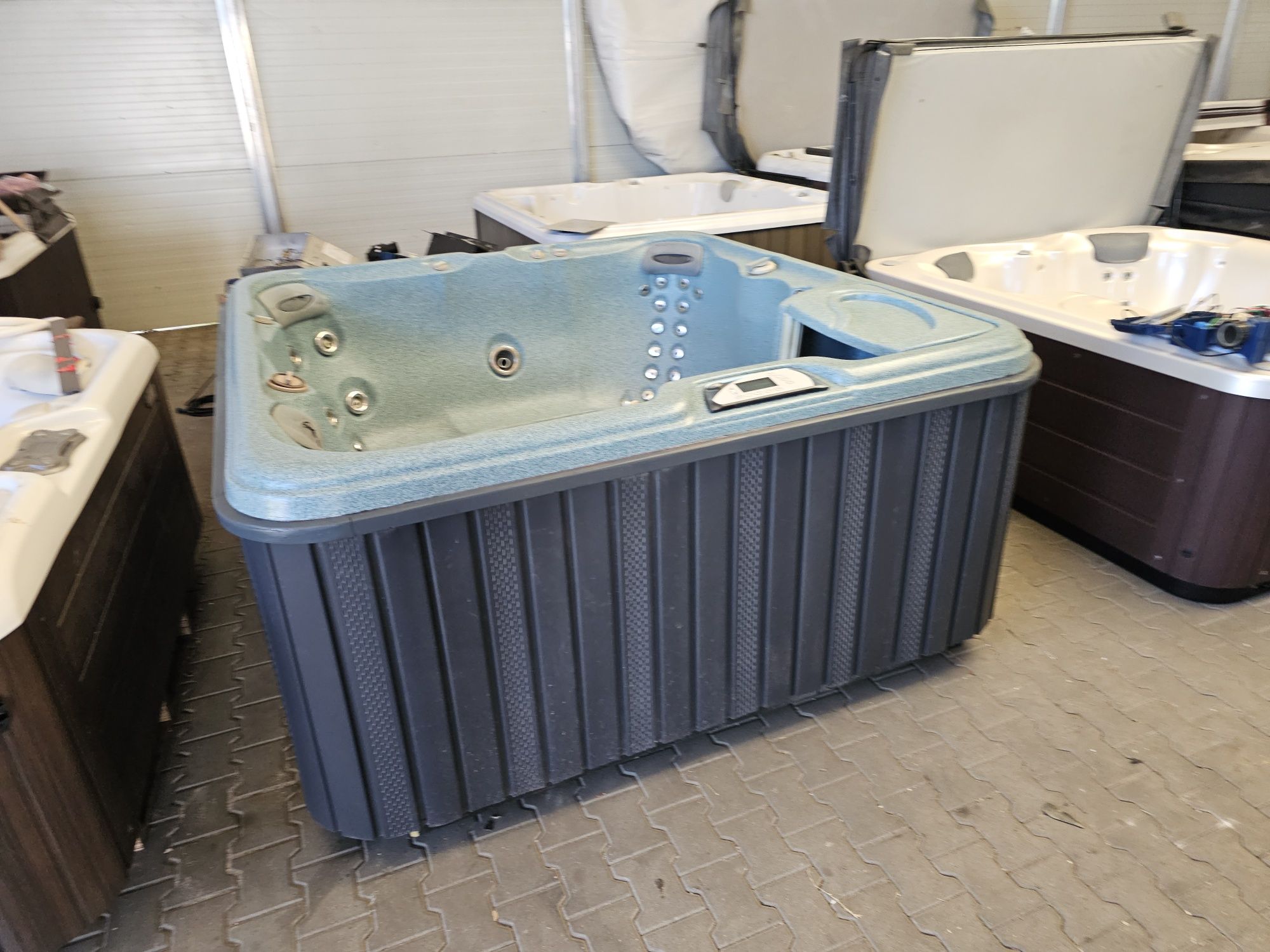 Jacuzzi dzakuzi sundnance spas altamar taras ogrod caloroczne