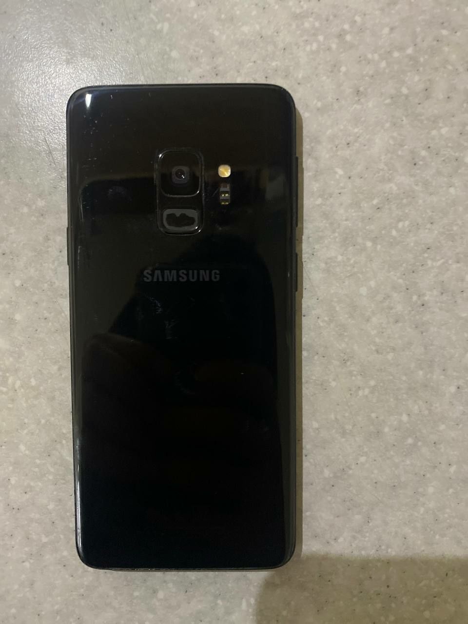 Продам телефон Samsung s9 4/64g срочно