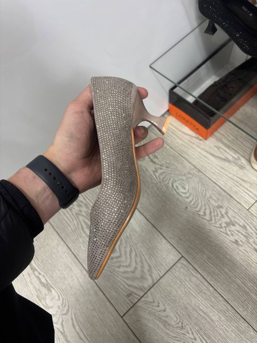 Туфлв в камінчик , туфли , лодочки чорні, беж