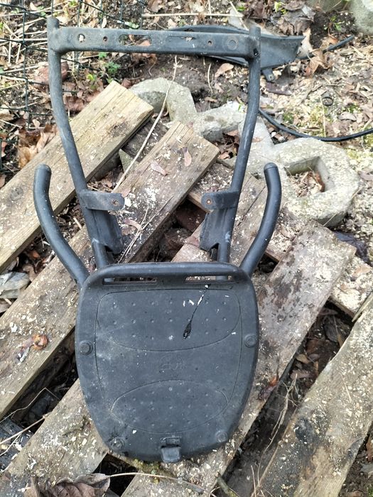 Stelaż kufra,mocowanie honda lead