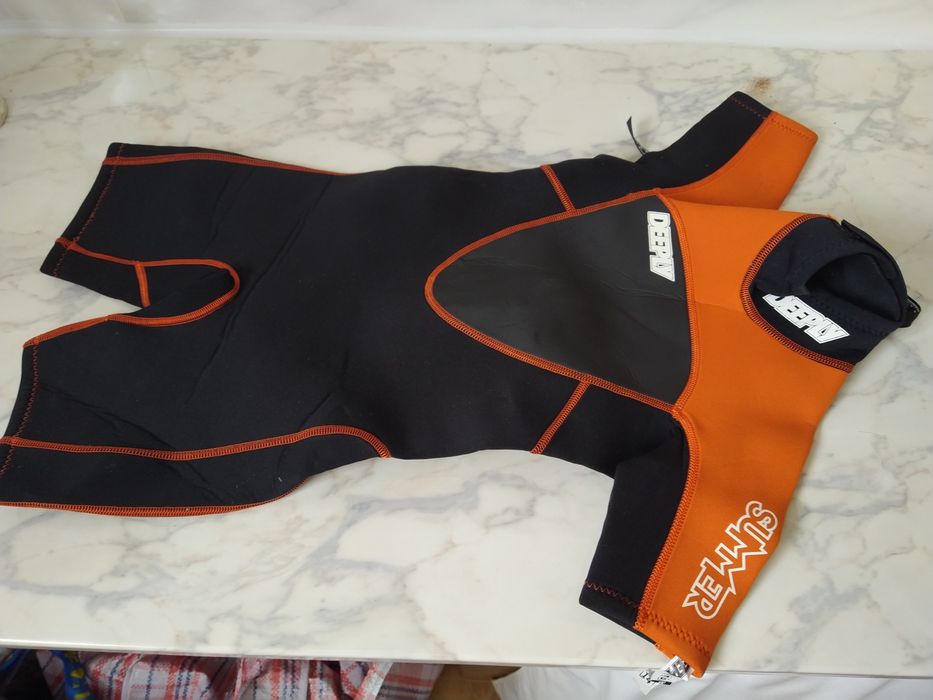 Prancha de surf e fato de surf para 8 anos