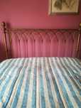 Cama  ferro forjado dourado escuro