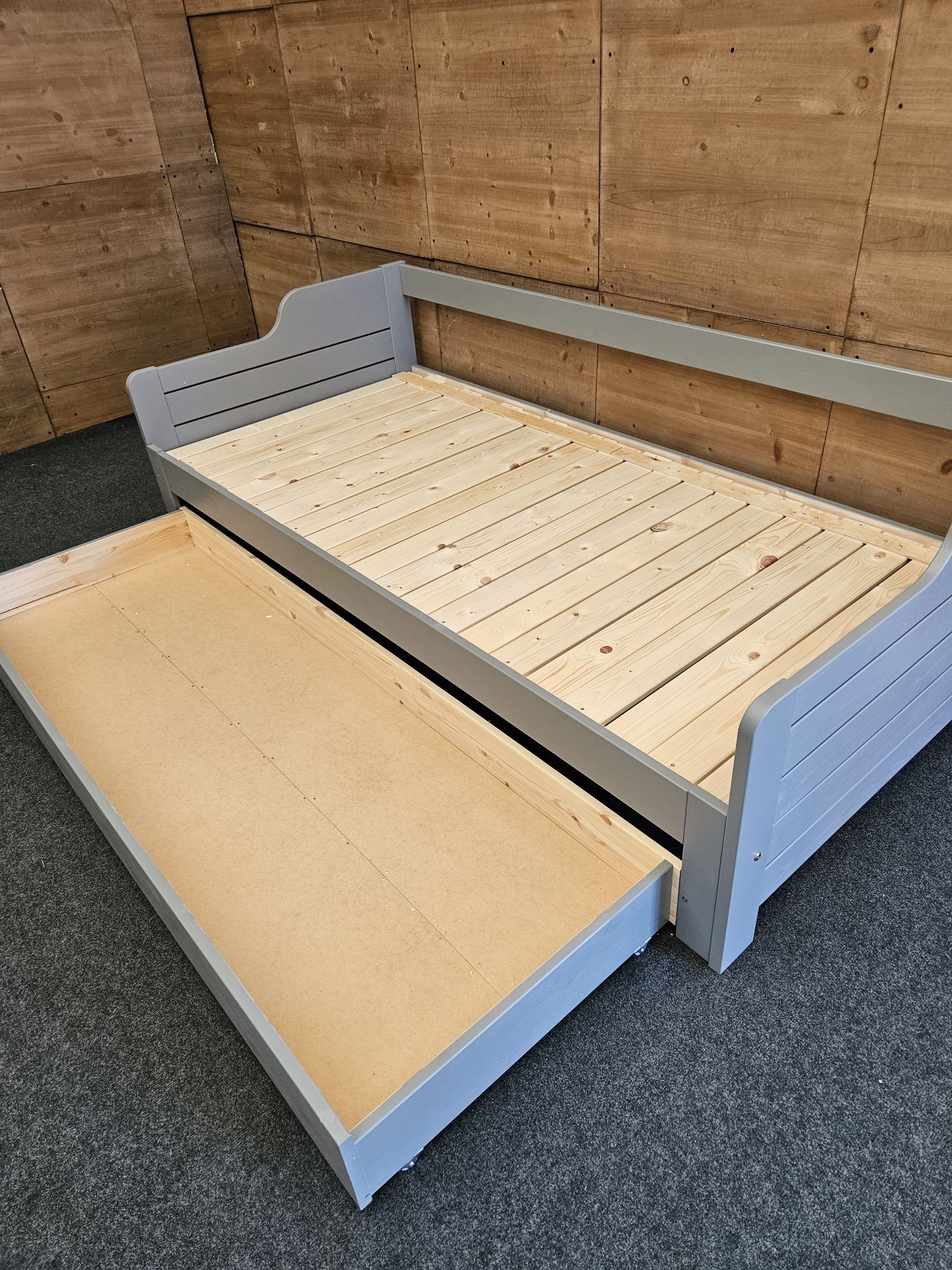 Szare rozkładane łóżko z szufladą 90x200 180x200