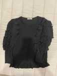 Blusa preta com detalhe de renda