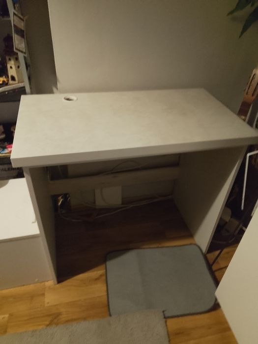 Biurko białe bardzo ładne