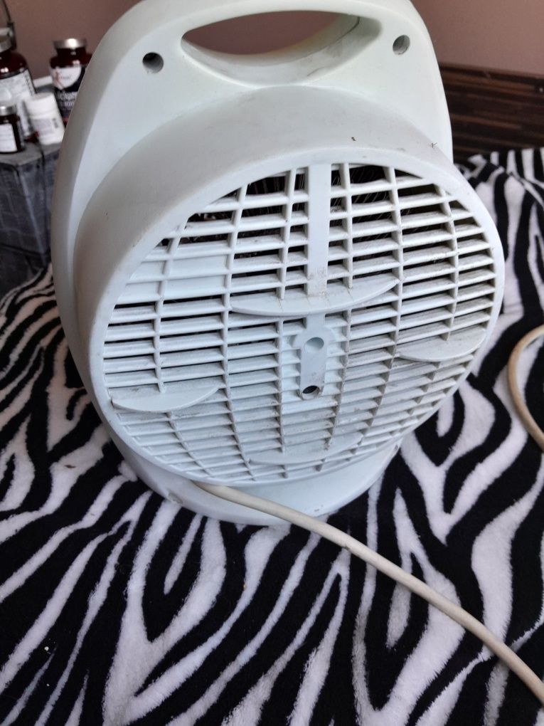 Termowentylator piecyk grzejnik farelka MOC 200