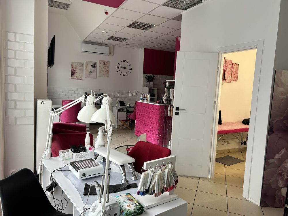 Sprzedam /odstąpię  salon fryzjersko-kosmetyczny w centrum Łodzi