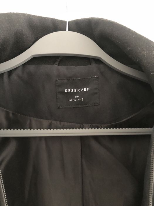 Krótka damska z kapturem w rozmiarze 36