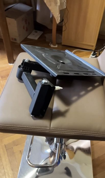 Кронштейн для телевізора/монітора — міцний, регульований