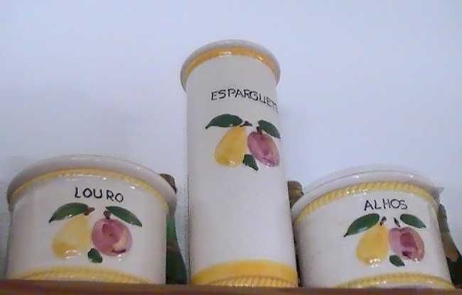 Conjunto de 20 Frascos em loiça pintada à mão
