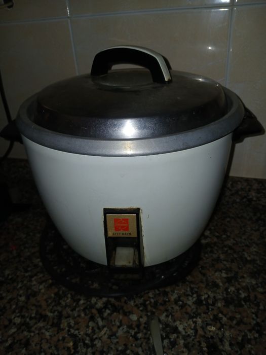 Panela eléctrica antiga em bom estado