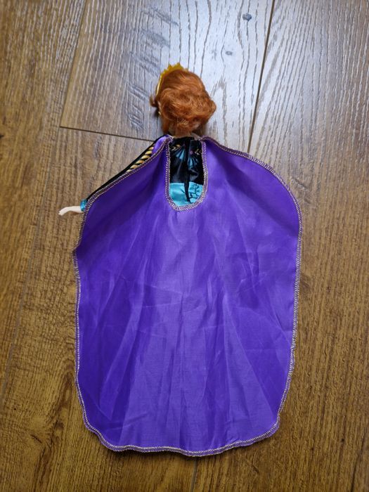 Співаюча лялька Холодне серц Анна від Hasbro