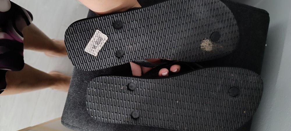 Havaianas pretas 39/40. Usadas só em casa.