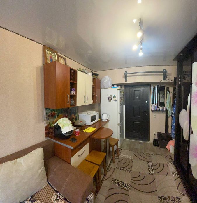 Продаж гарної кімнати з зручним місцерозташуванням.