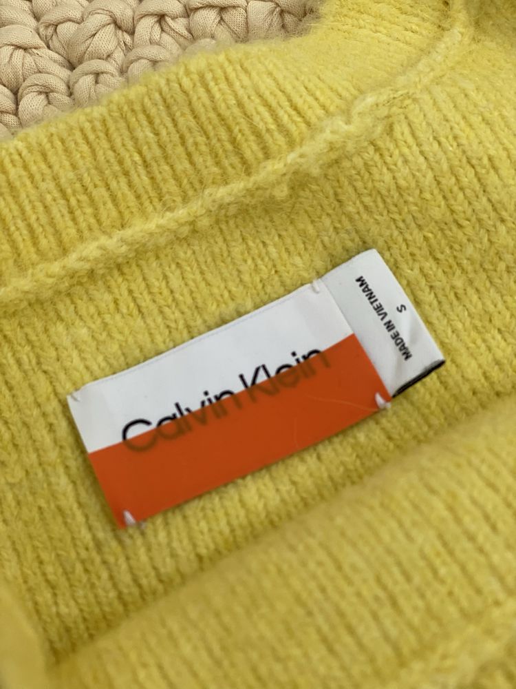 Вʼязаний укорочений топ  від calvin klein